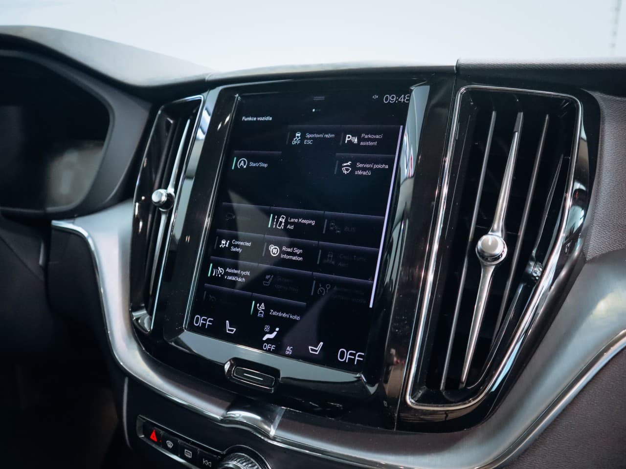 2021 Volvo XC60 - 13