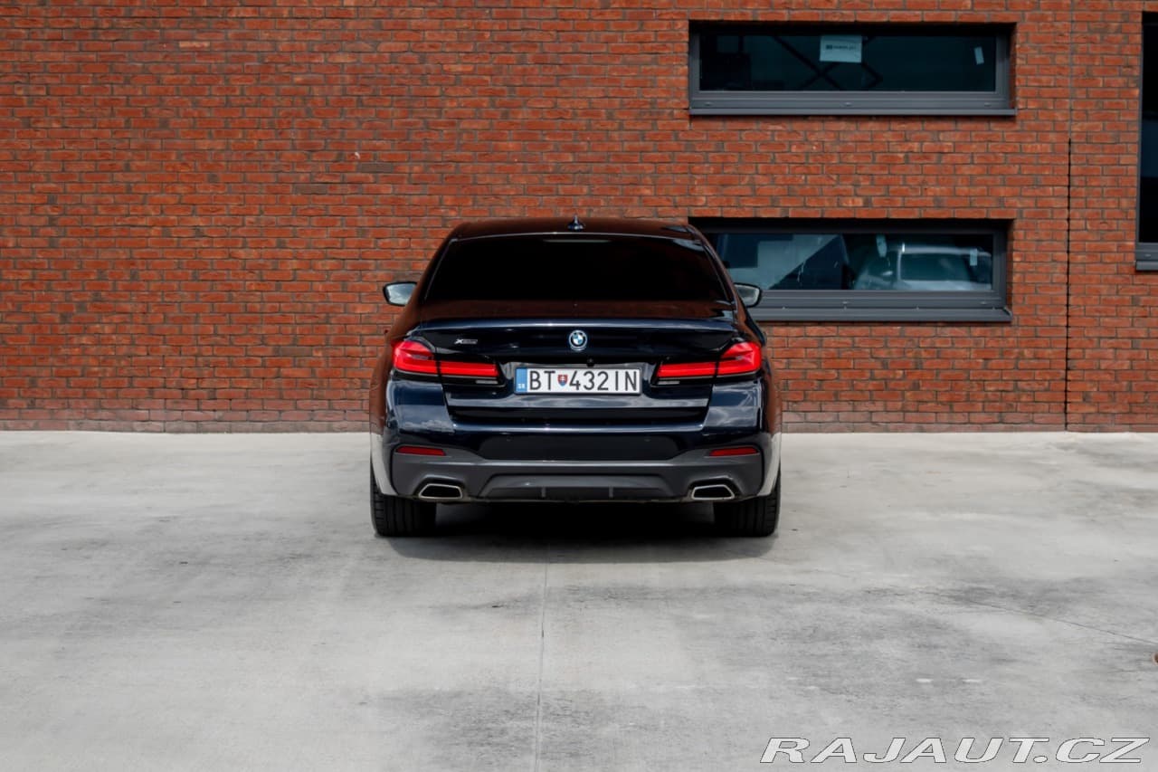 2022 BMW 5-SERIES - 10