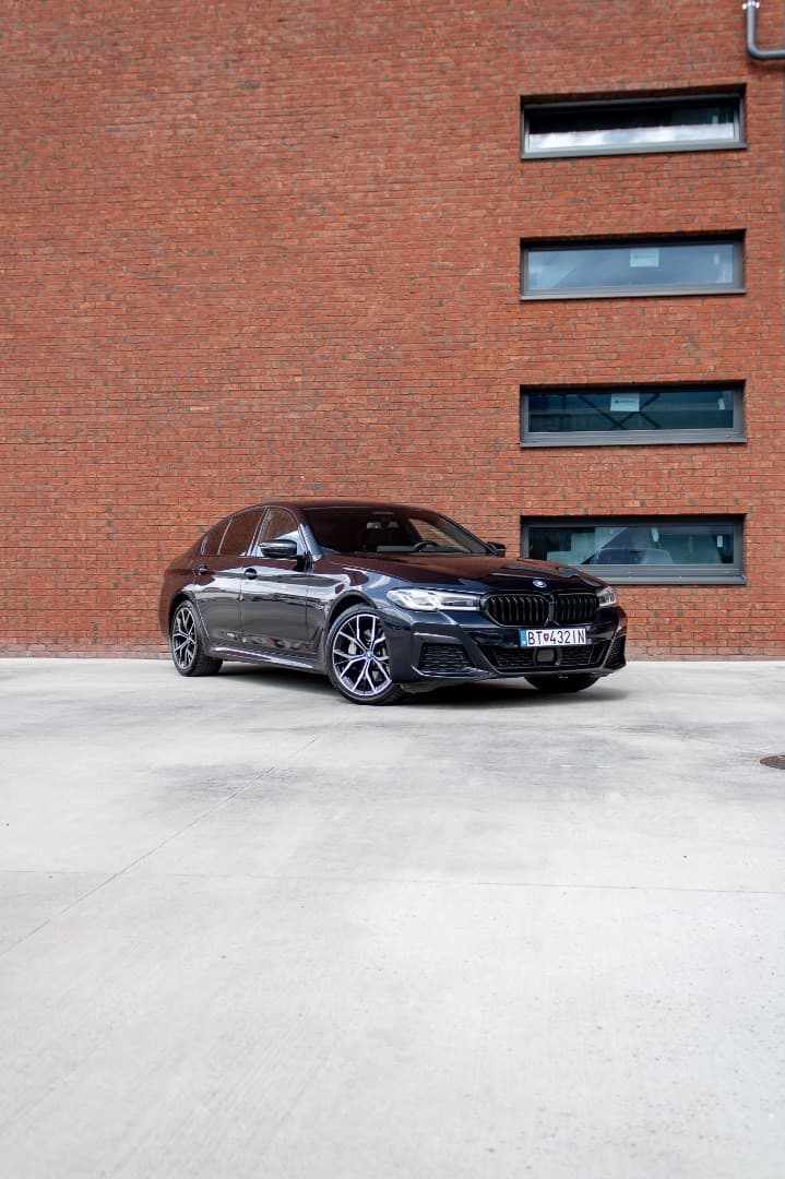 2022 BMW 5-SERIES - 12