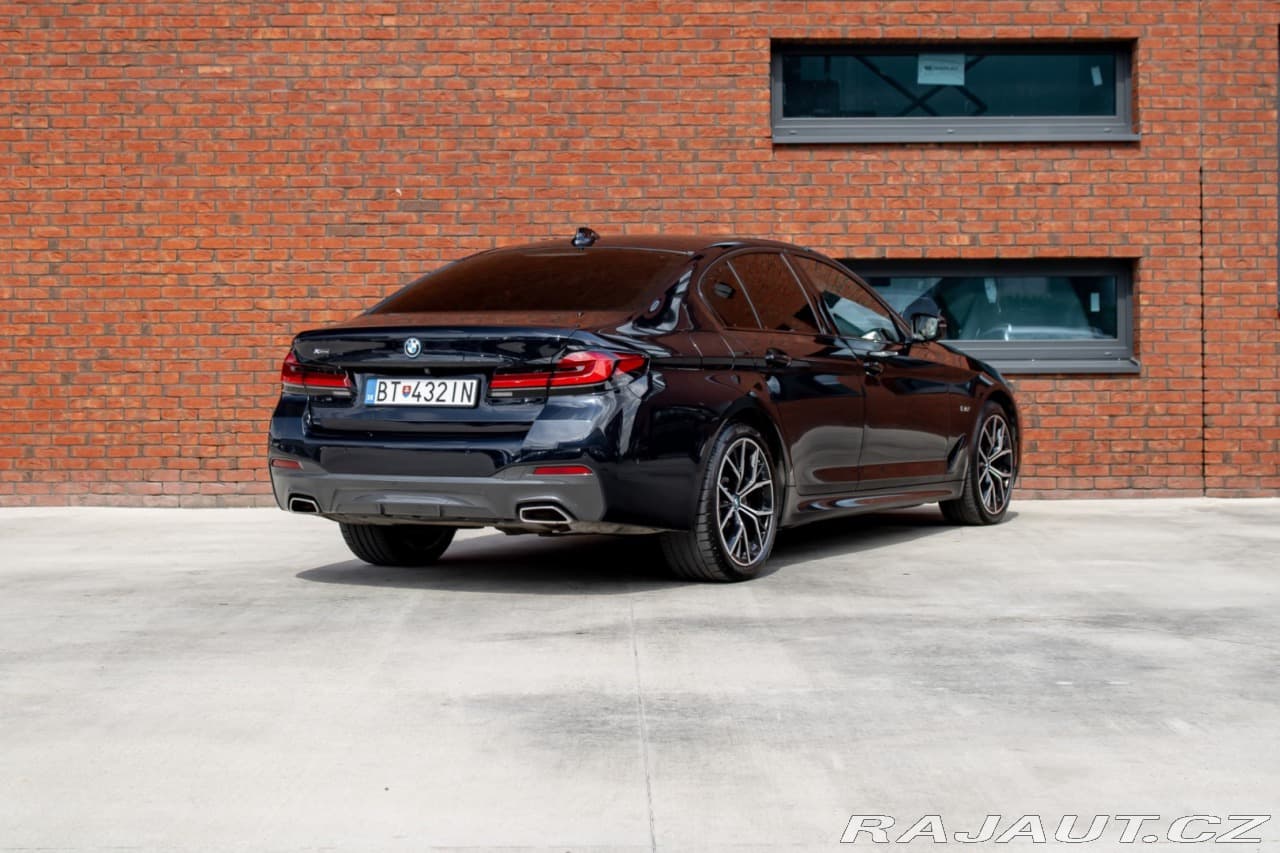 2022 BMW 5-SERIES - 13