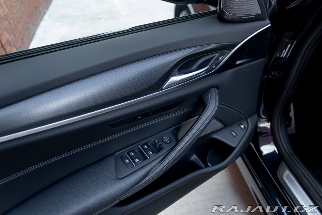 2022 BMW 5-SERIES - 14