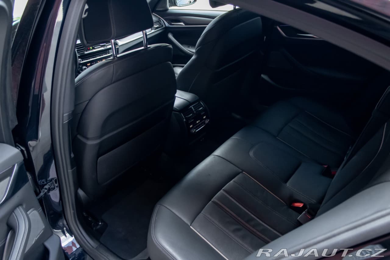 2022 BMW 5-SERIES - 19