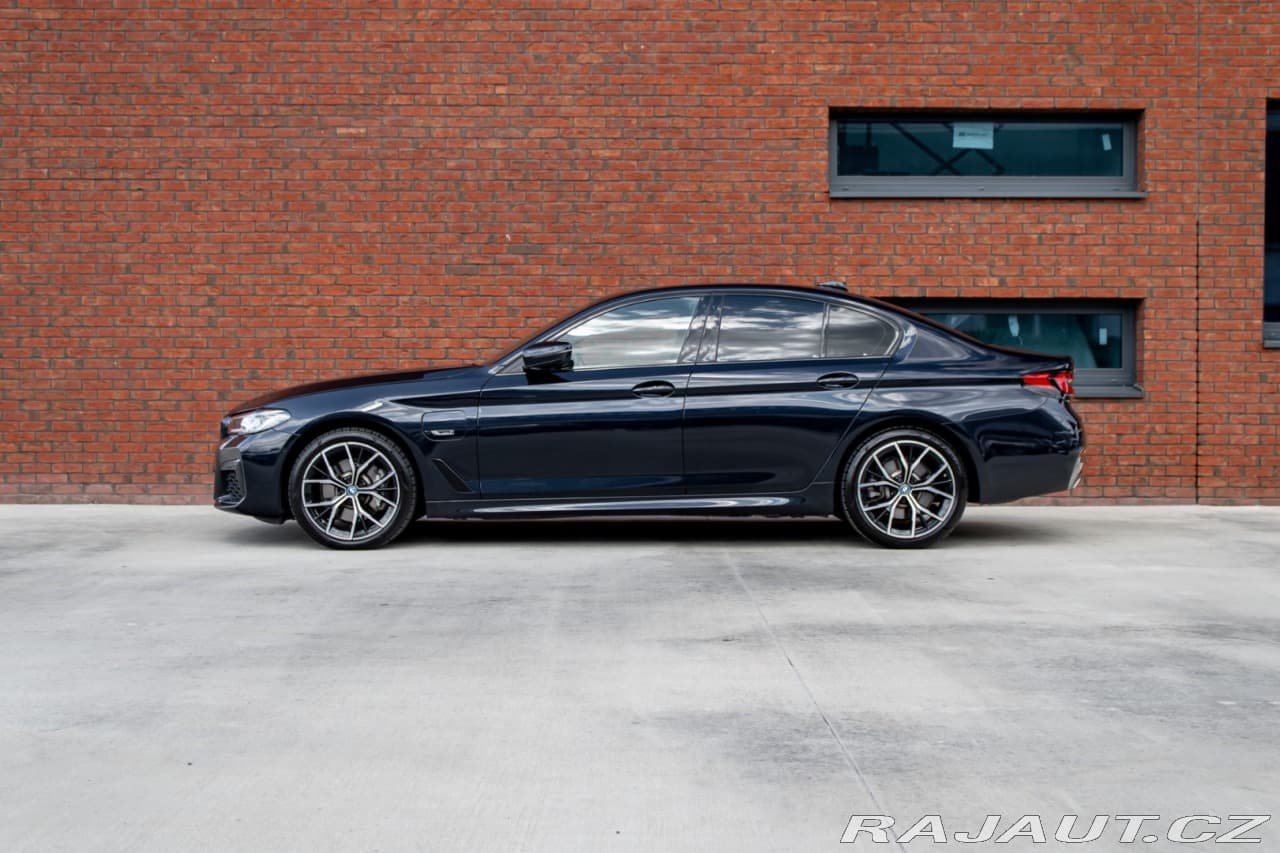 2022 BMW 5-SERIES - 5