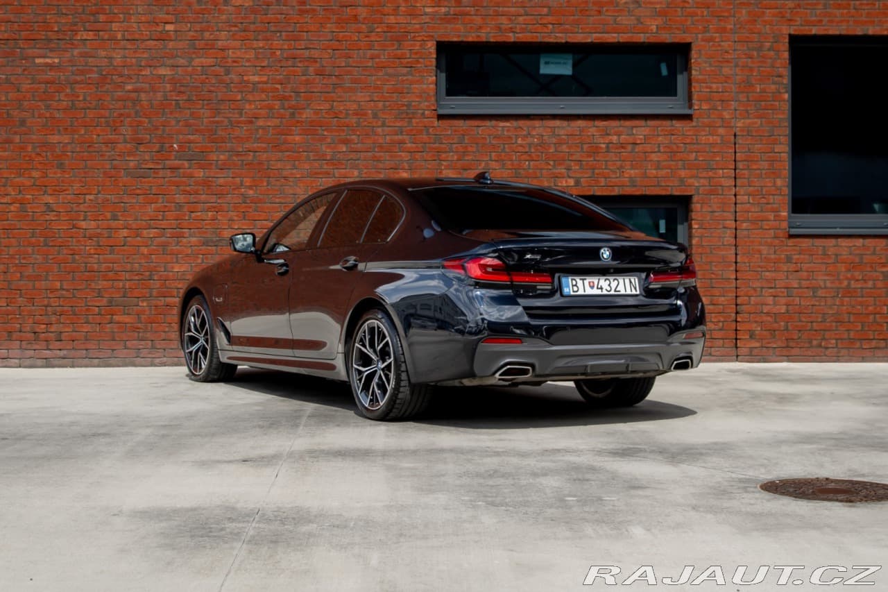 2022 BMW 5-SERIES - 9