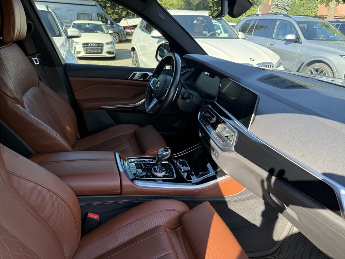 2019 BMW X5 - 11
