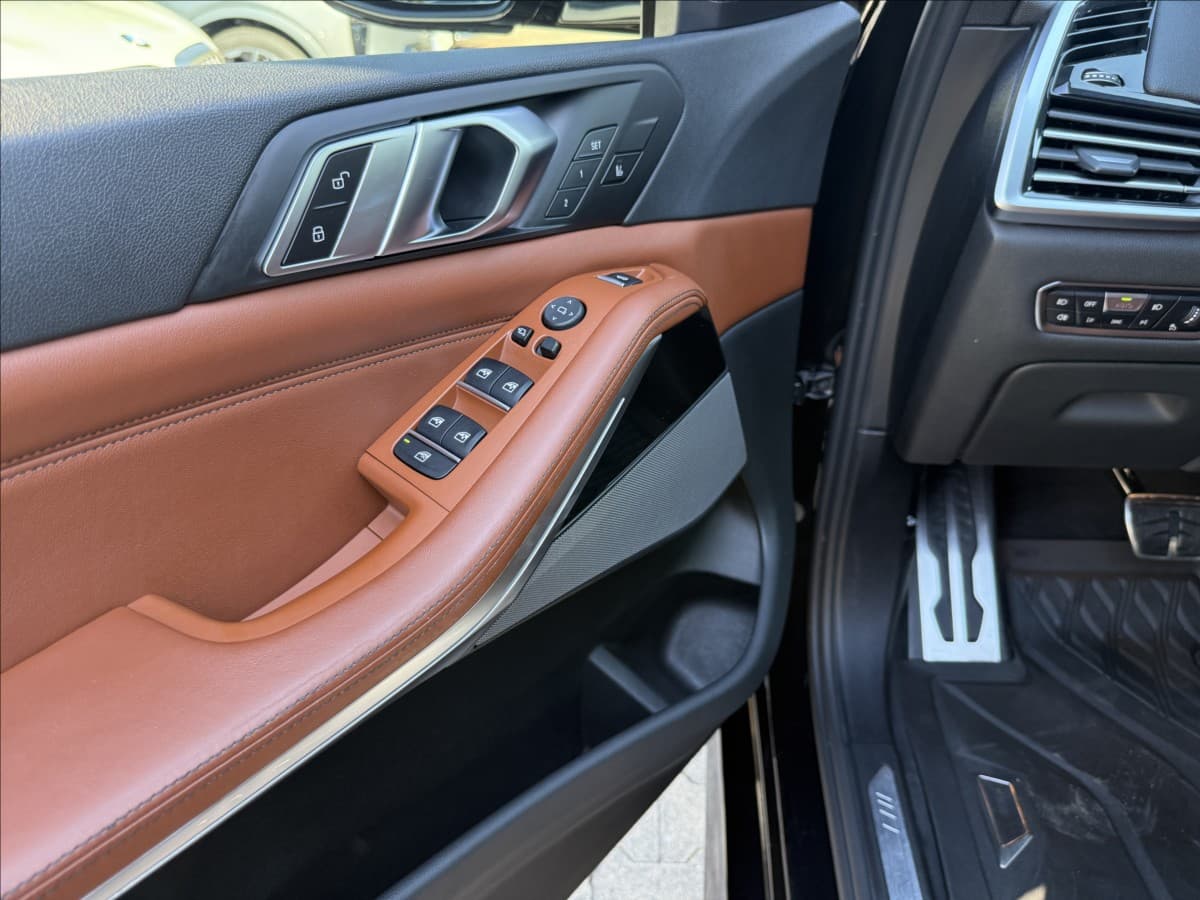 2019 BMW X5 - 14