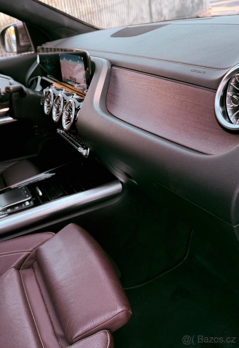 Mercedes-Benz GLA - 10