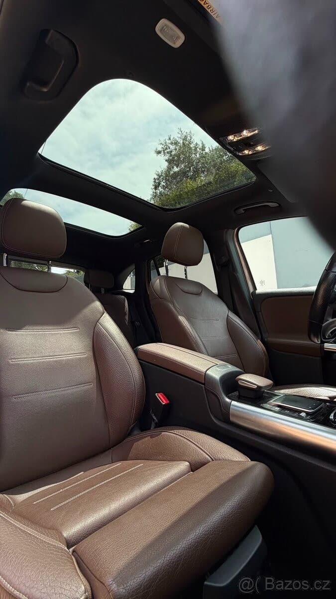 Mercedes-Benz GLA - 11