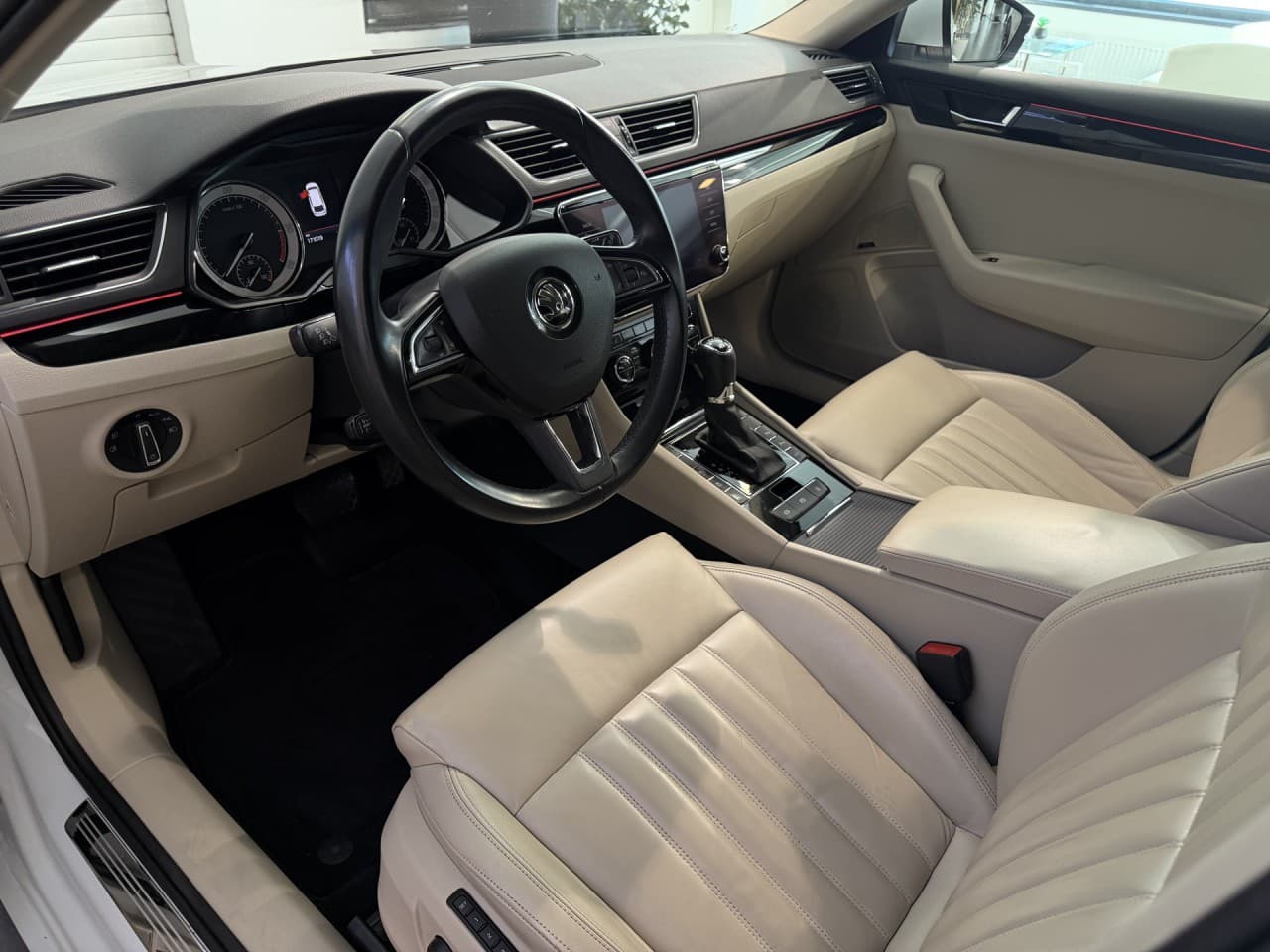 2018 Škoda SUPERB - 19