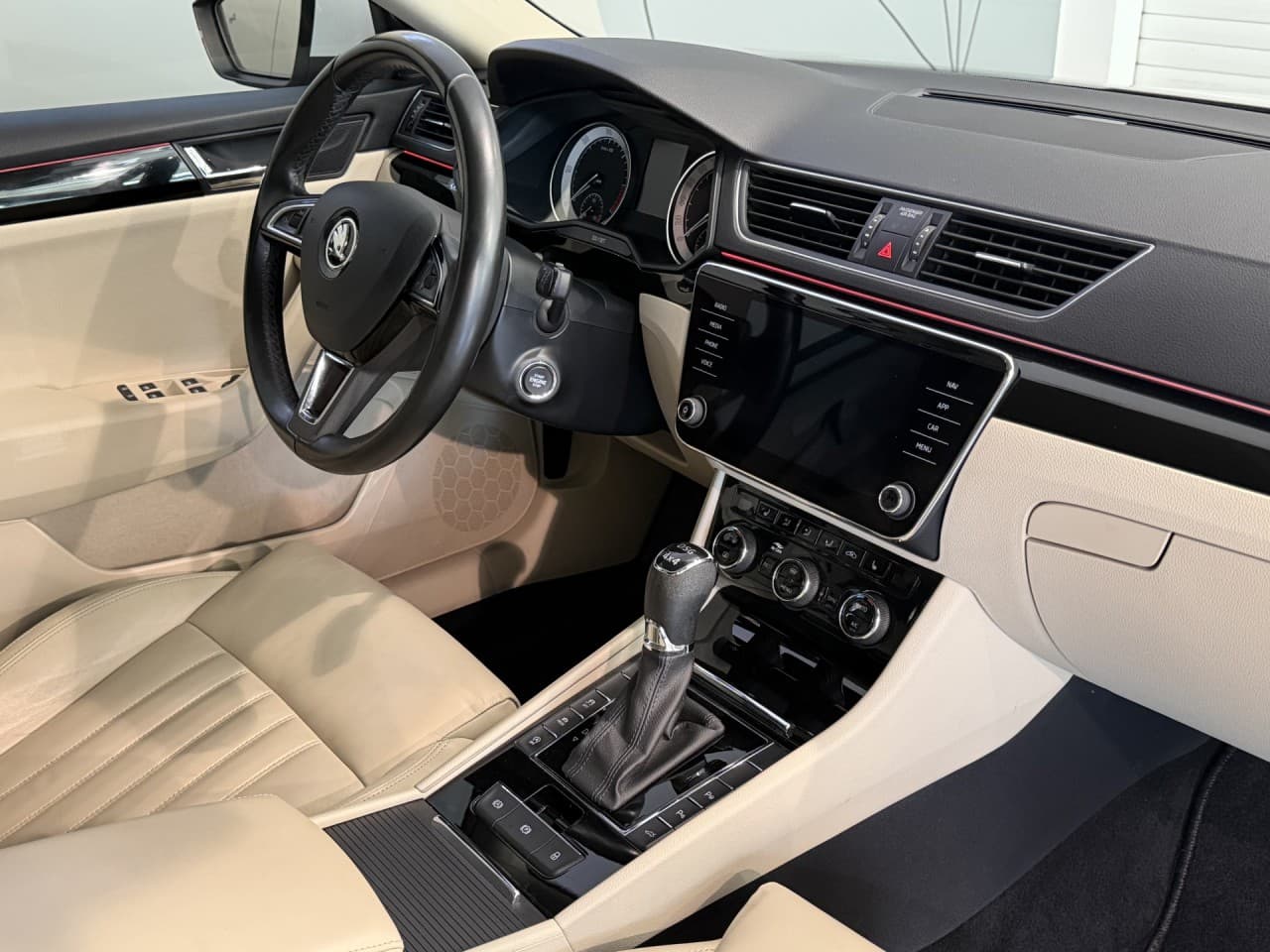 2018 Škoda SUPERB - 9