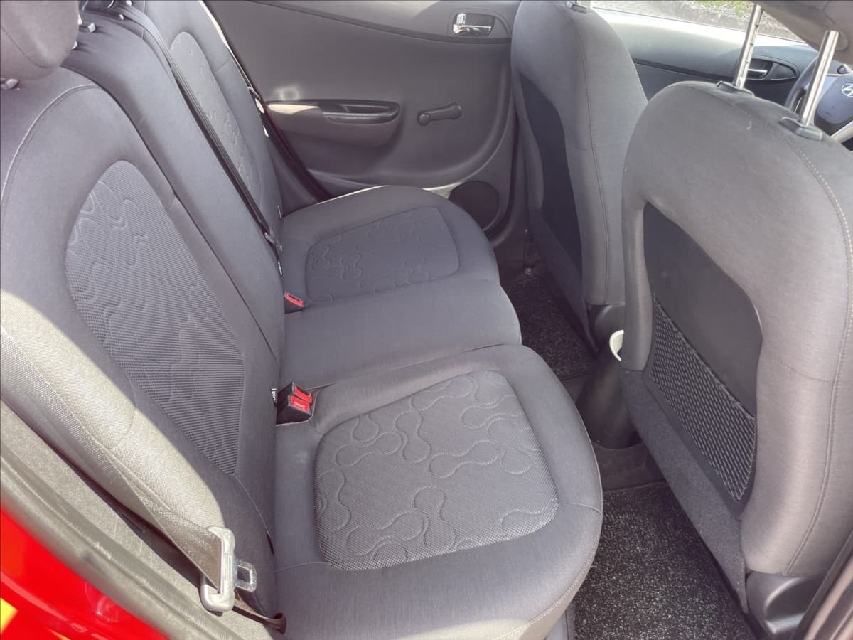 2011 Hyundai i20 - 10