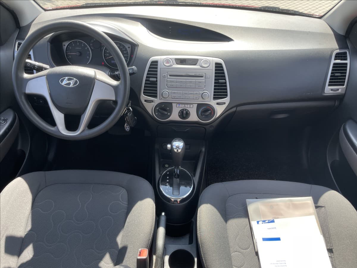 2011 Hyundai i20 - 11