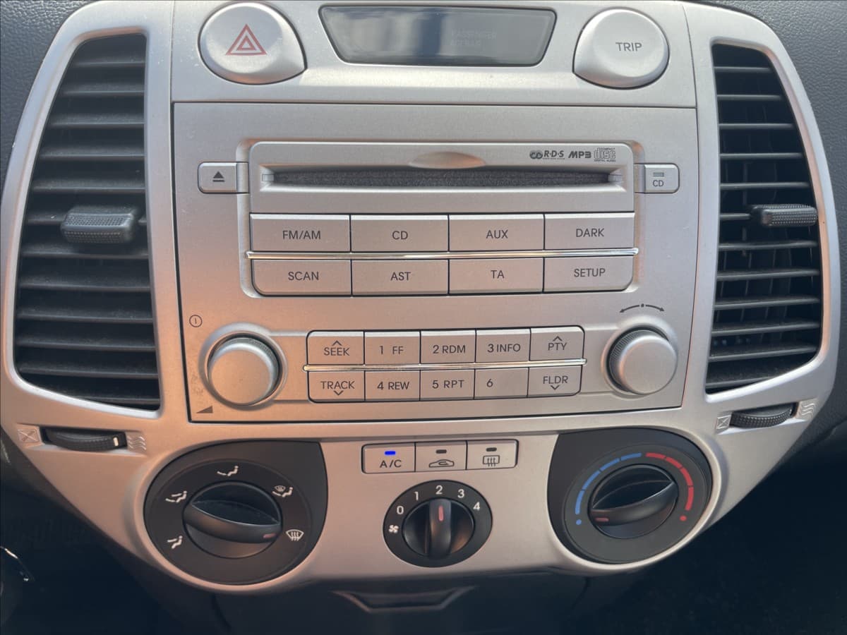 2011 Hyundai i20 - 15