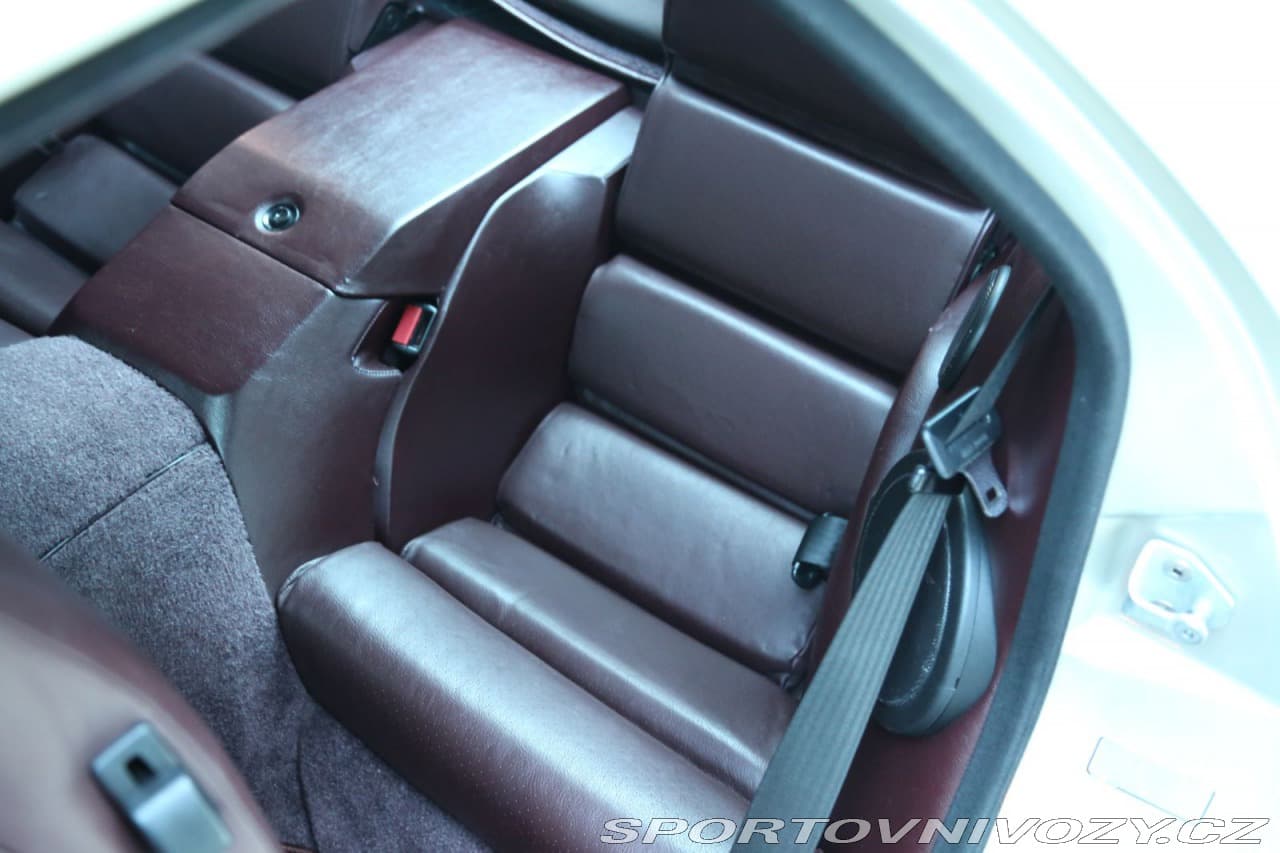 1988 Porsche 928 - 14