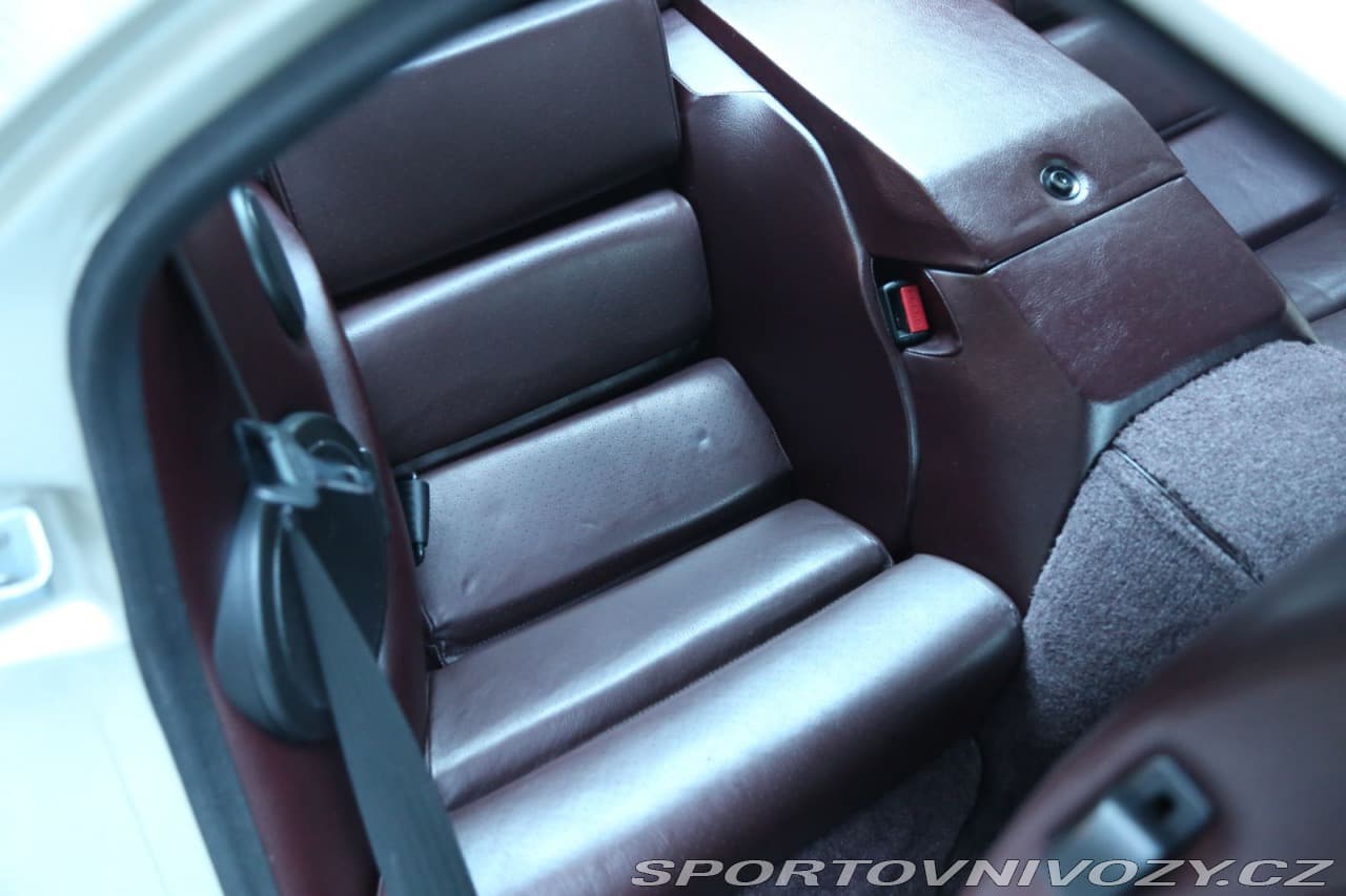 1988 Porsche 928 - 15