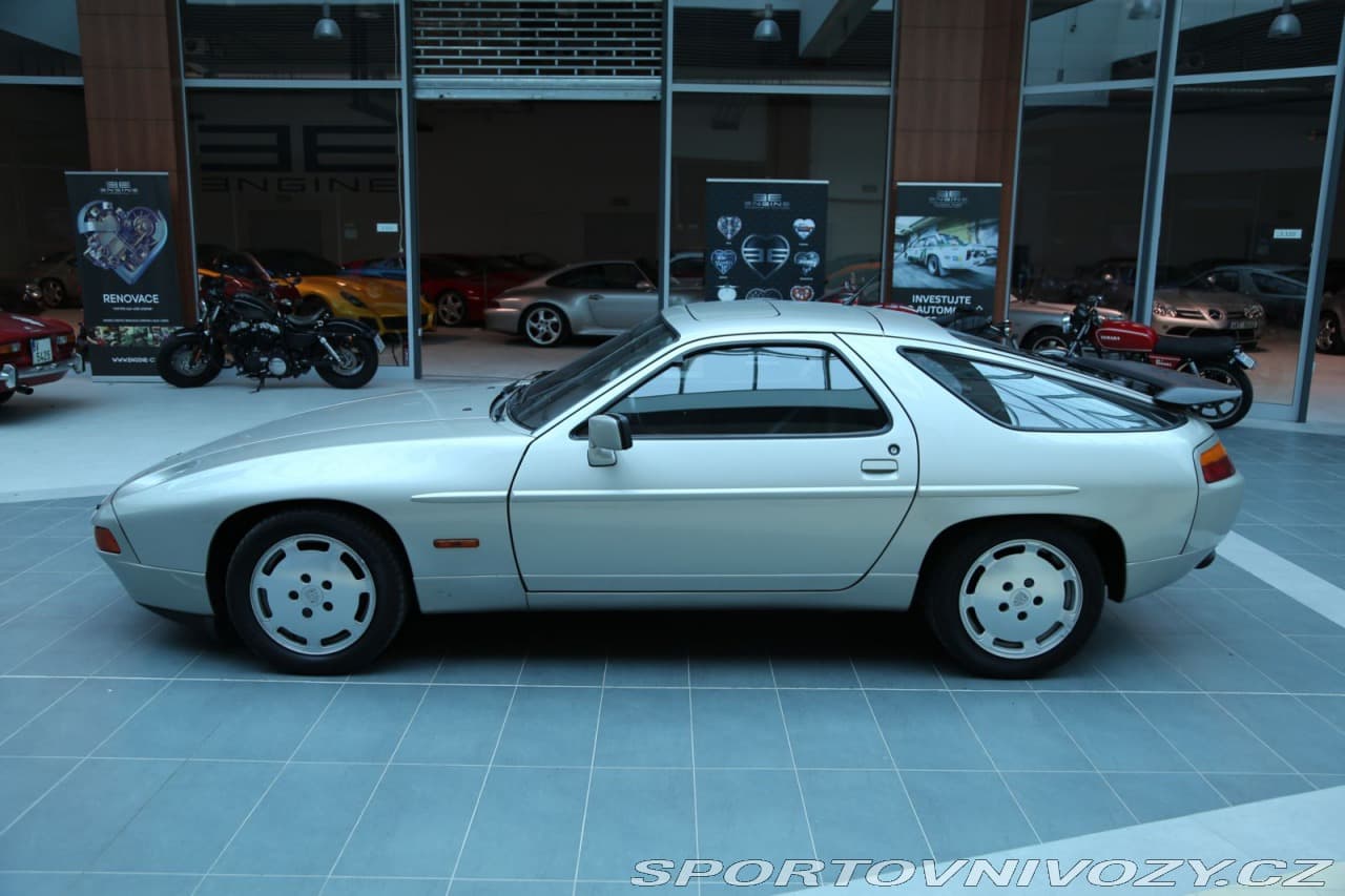 1988 Porsche 928 - 2