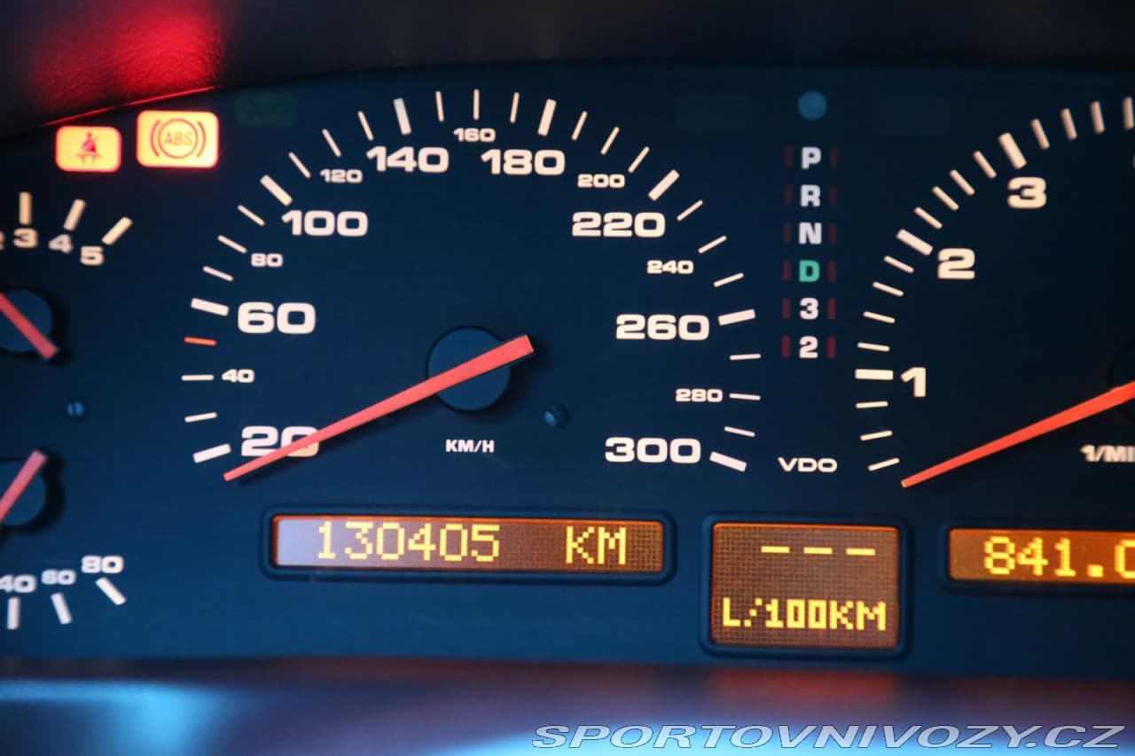 1988 Porsche 928 - 19