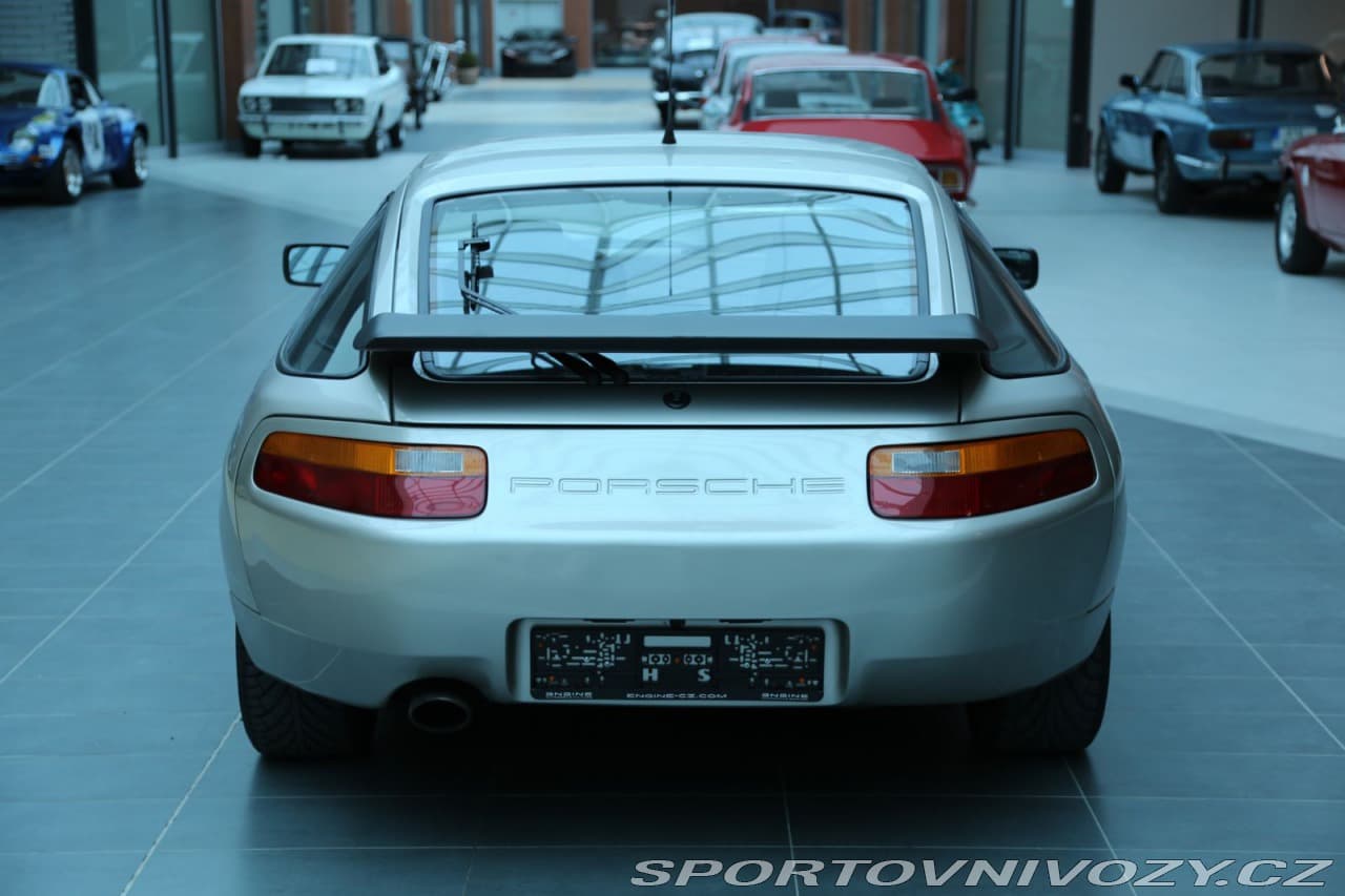 1988 Porsche 928 - 4