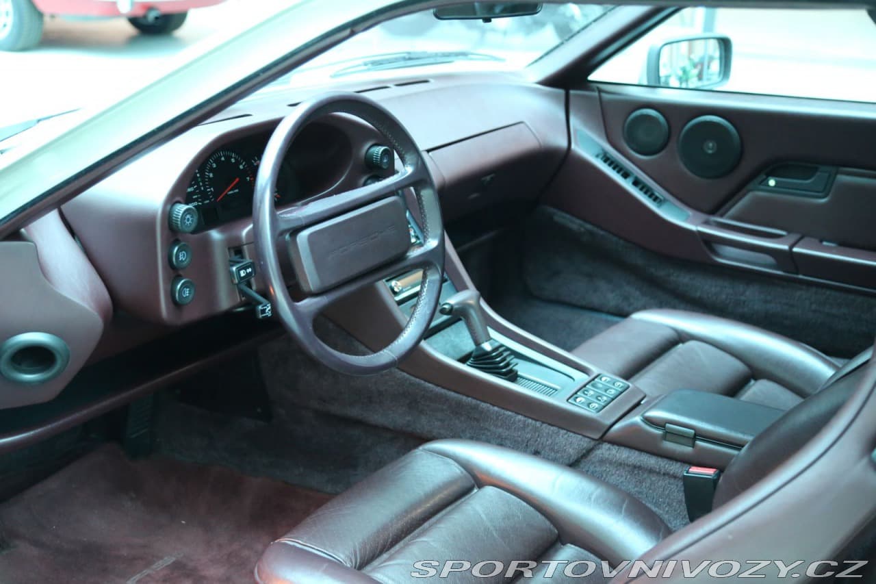 1988 Porsche 928 - 9
