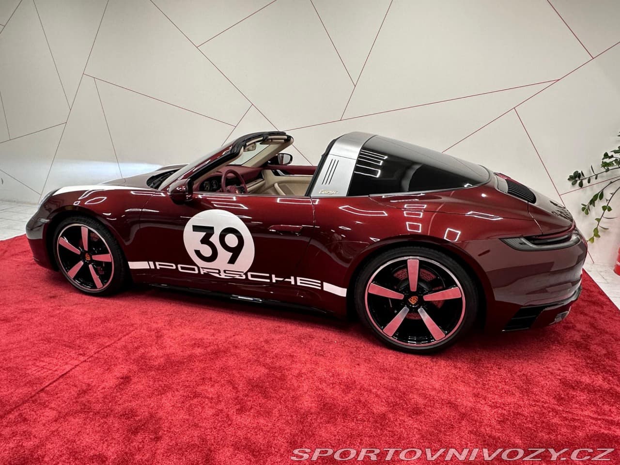 2021 Porsche 911 - 4