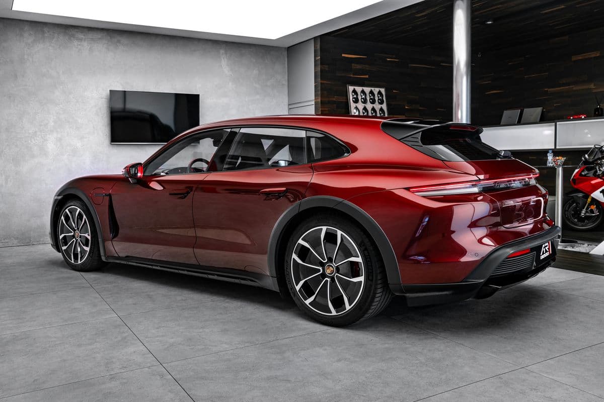 2021 Porsche Taycan - 21