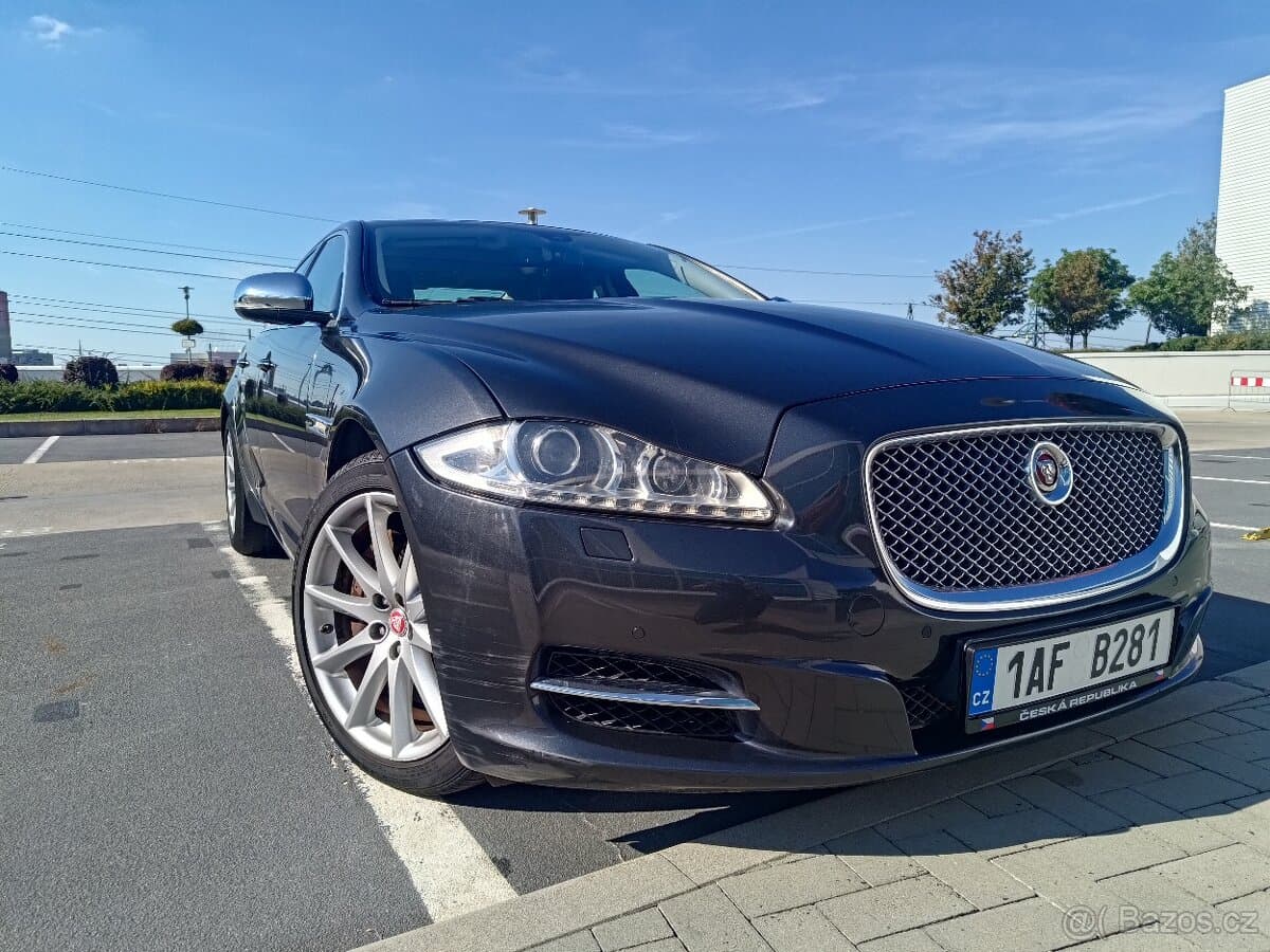 2015 Jaguar XJ - 10
