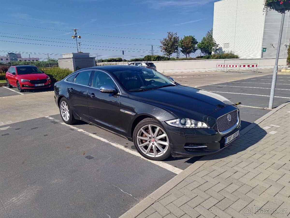 2015 Jaguar XJ - 11