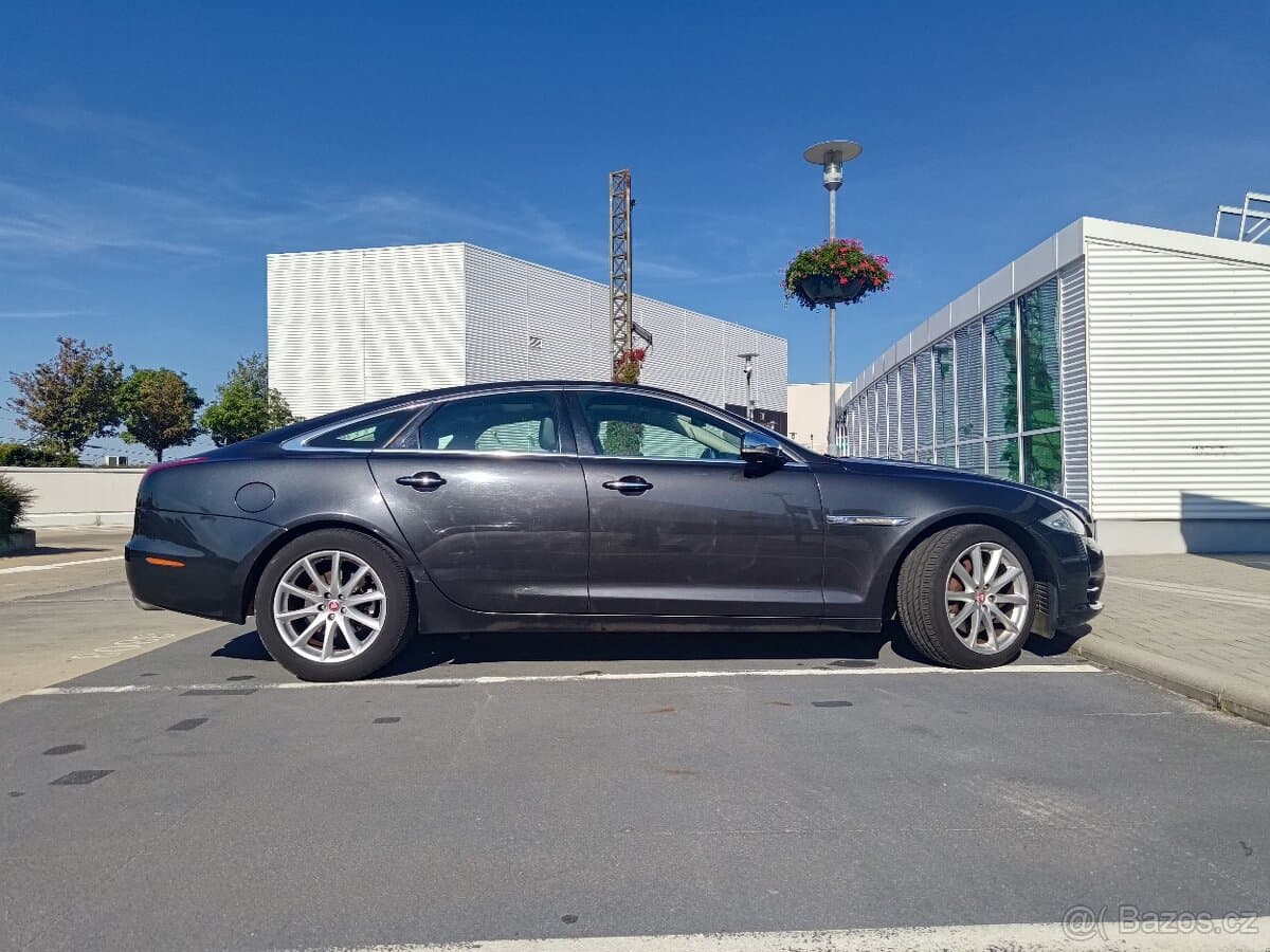 2015 Jaguar XJ - 2
