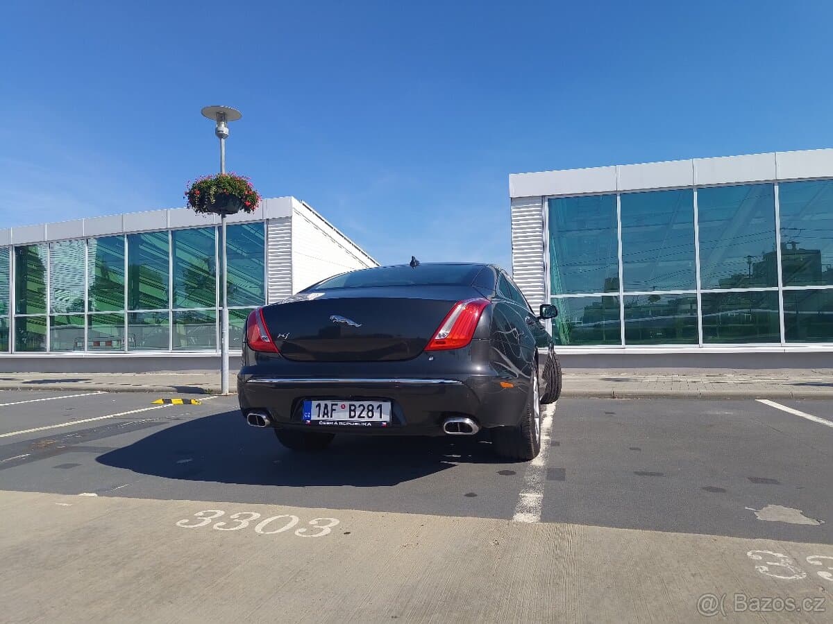 2015 Jaguar XJ - 4