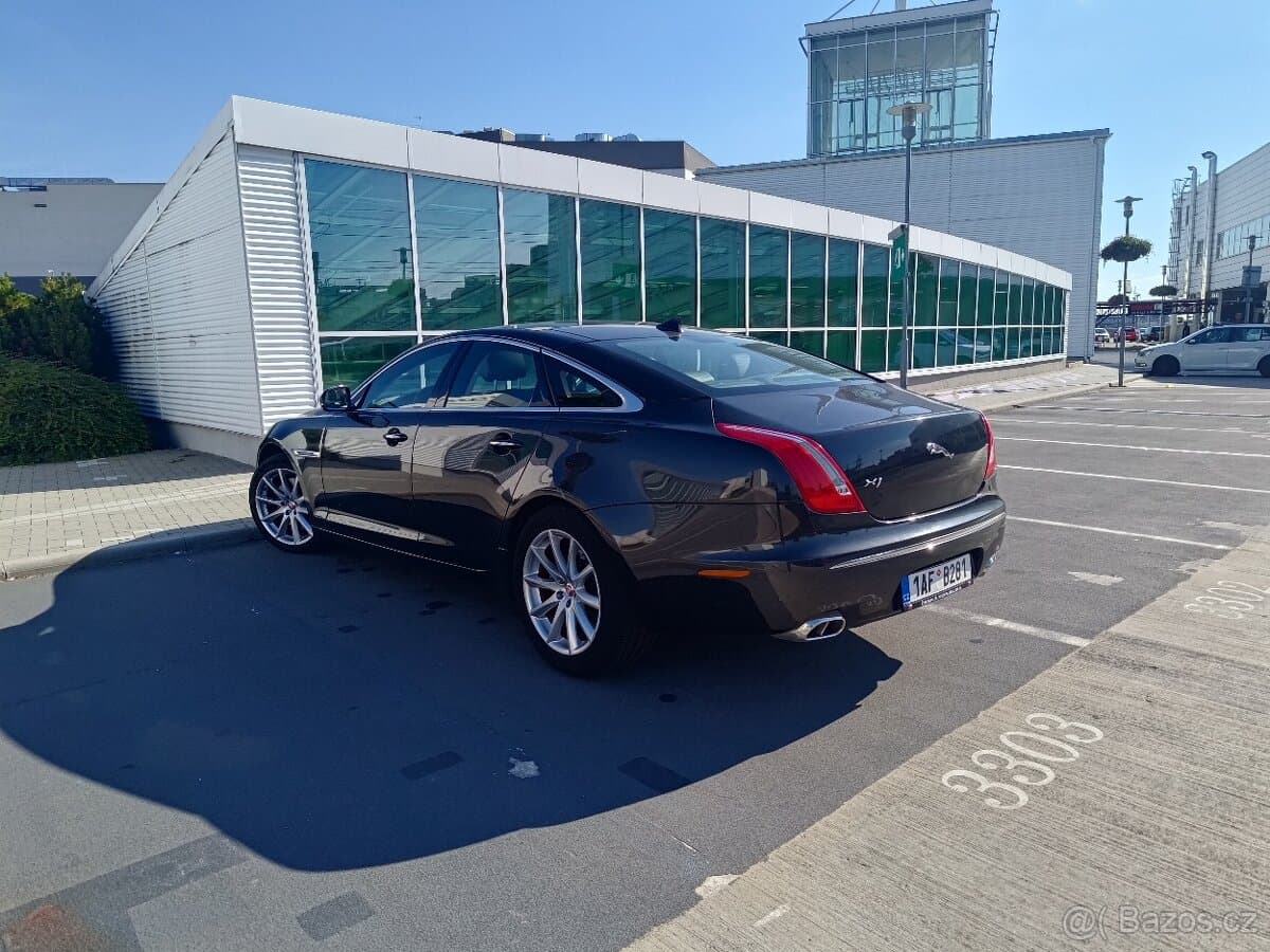 2015 Jaguar XJ - 7