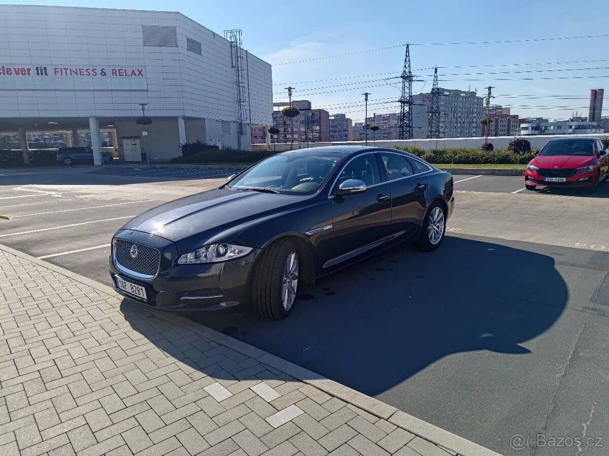 2015 Jaguar XJ - 9