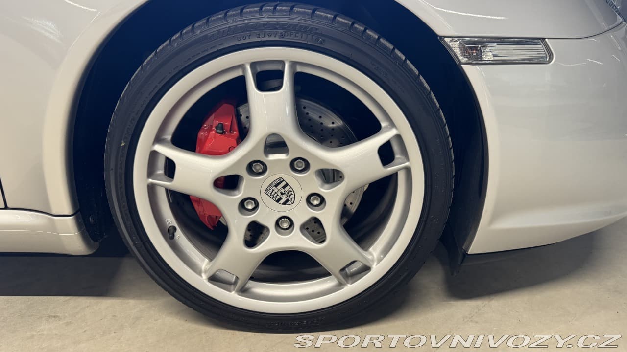 2005 Porsche 911 - 16