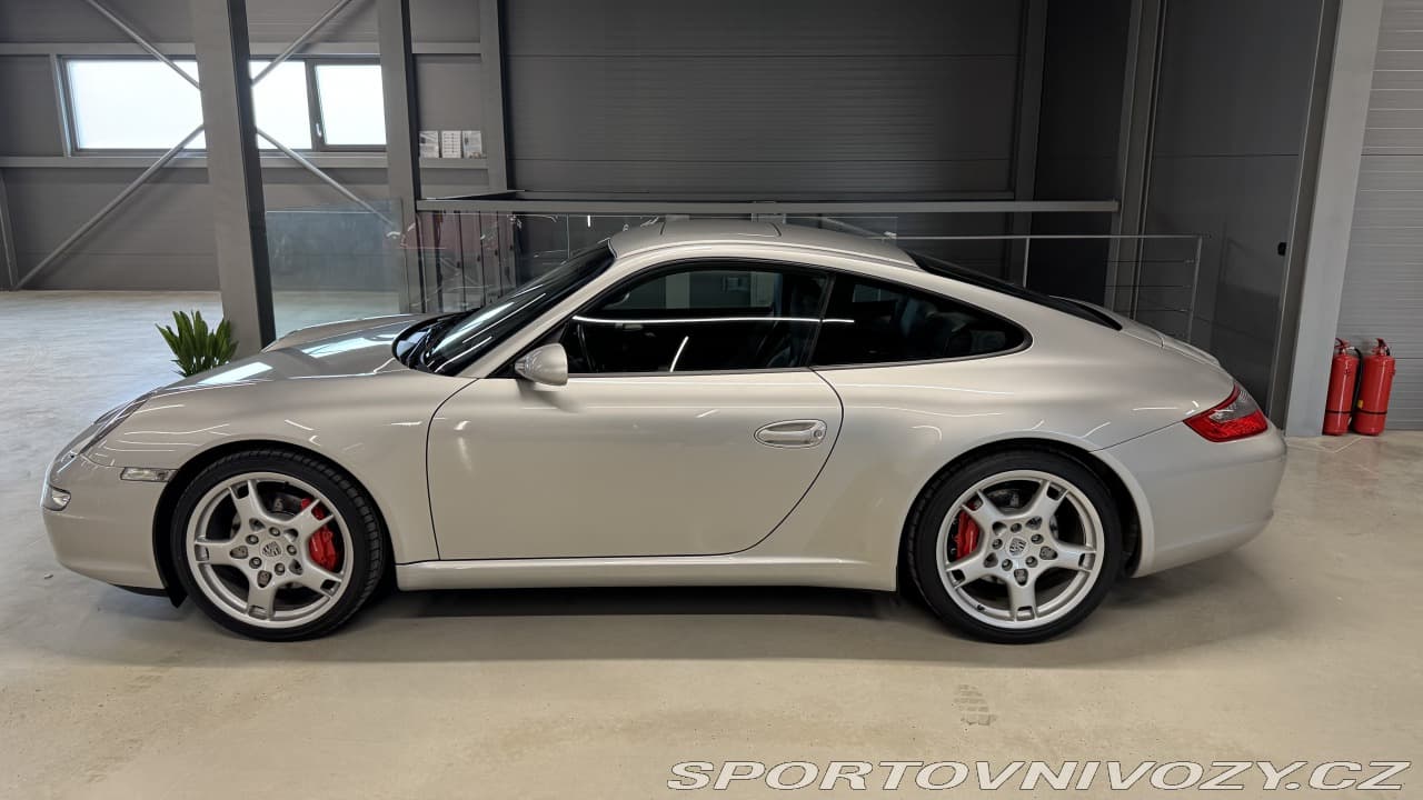 2005 Porsche 911 - 18