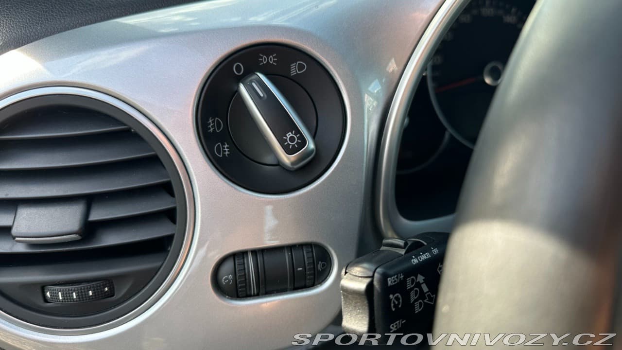 2012 Volkswagen BEETLE - 12