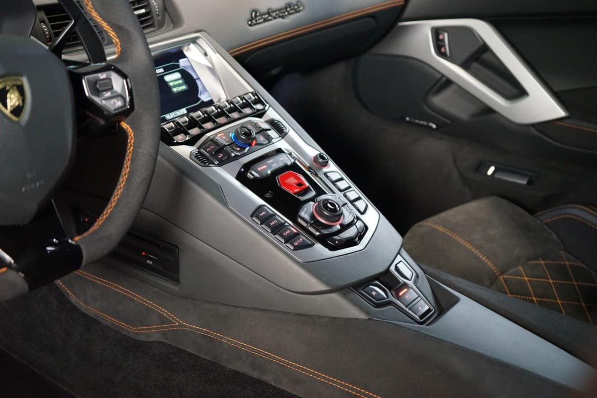 2018 Lamborghini AVENTADOR - 17