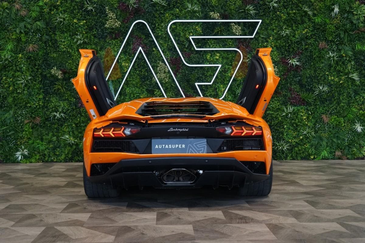 2018 Lamborghini AVENTADOR - 8