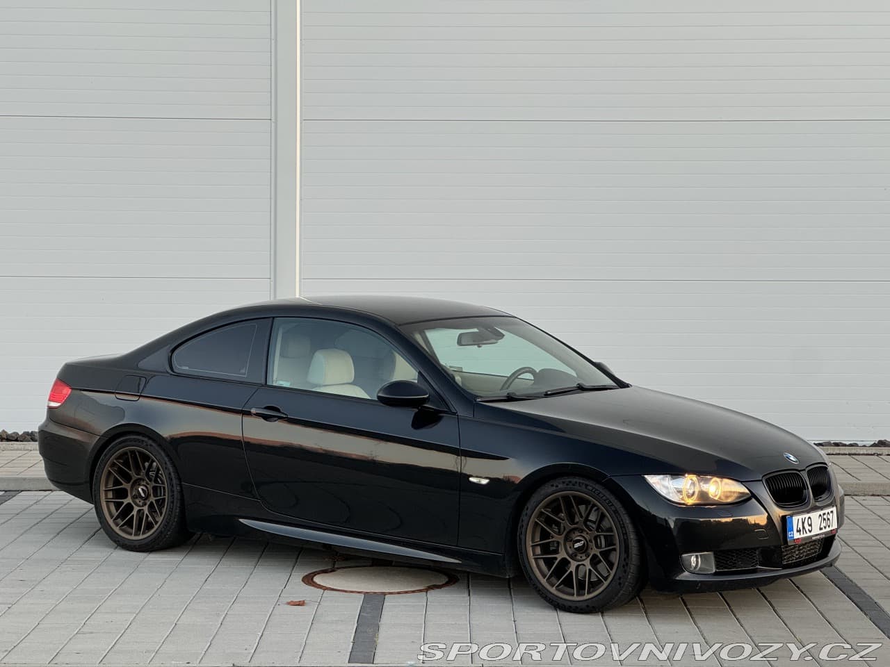 BMW 3 E92 335i Manuál