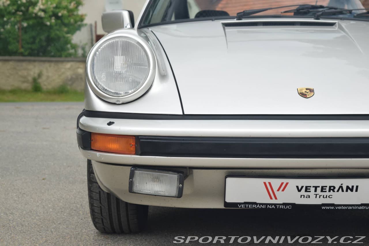 1982 Porsche 911 - 12