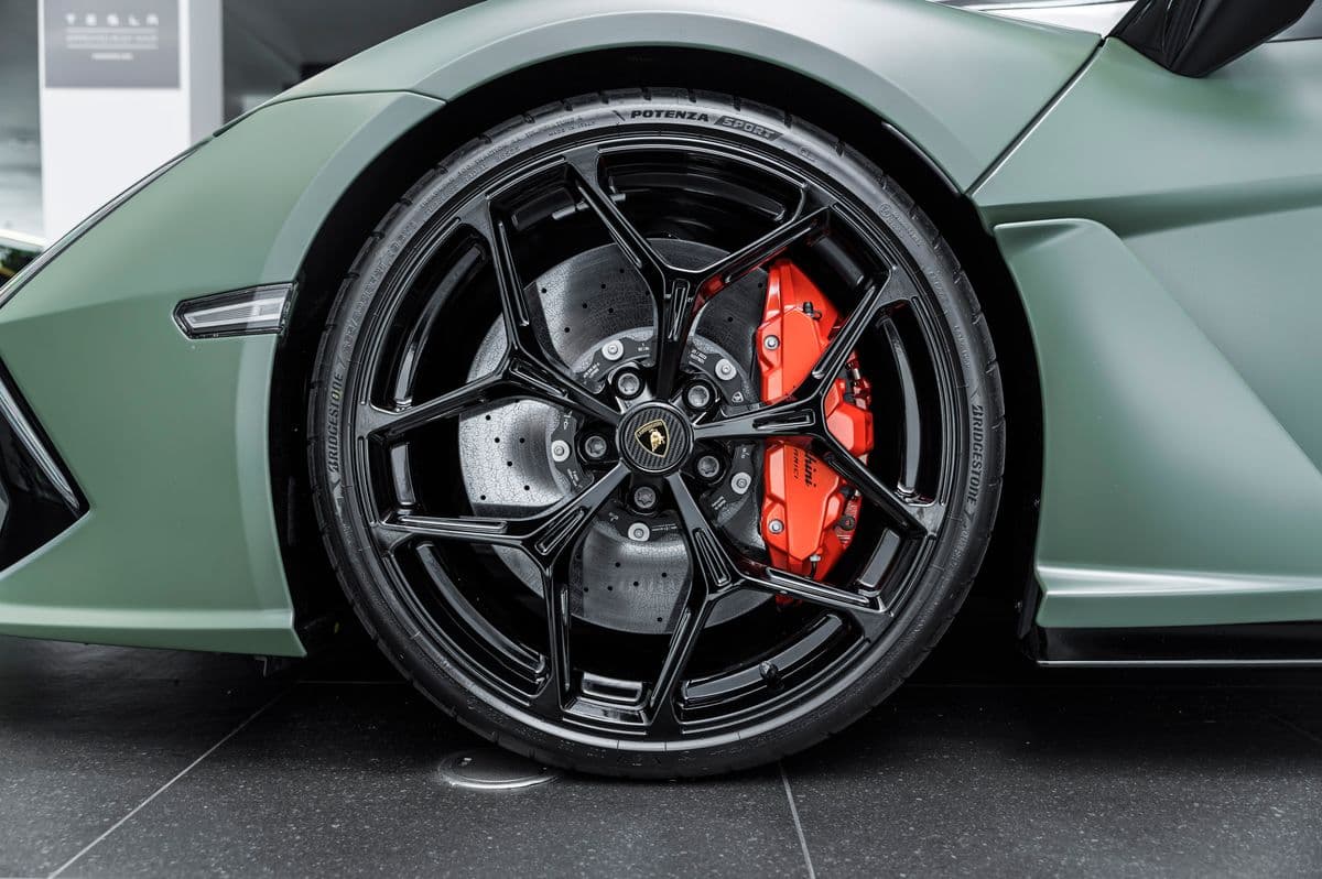 2024 Lamborghini REVUELTO - 11