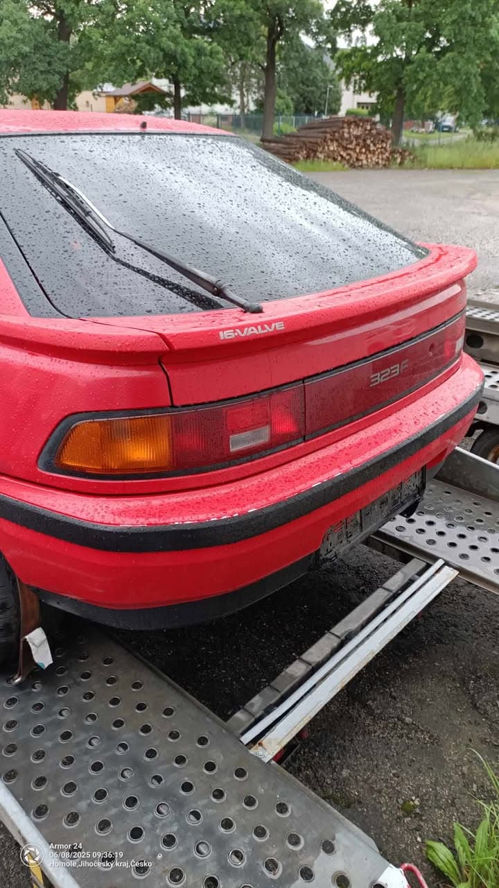 1991 Mazda 323 - 8