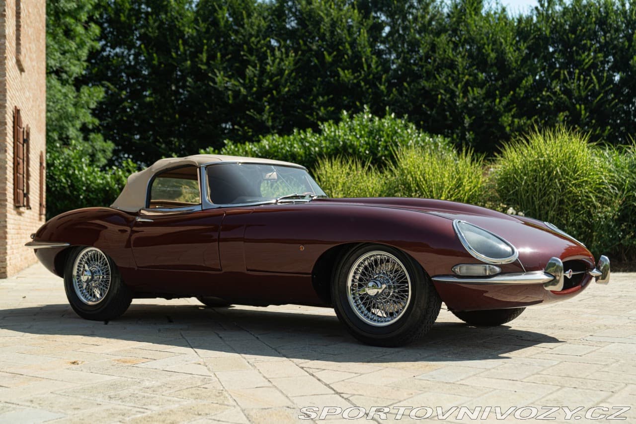 1964 Jaguar E-TYPE - 2