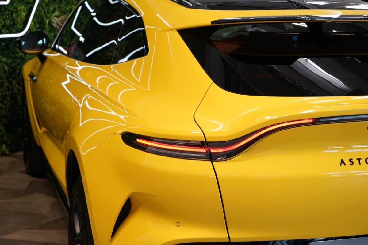 2023 Aston Martin DBX - 10