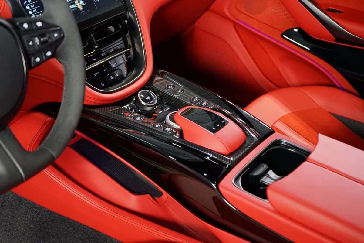 2023 Aston Martin DBX - 12