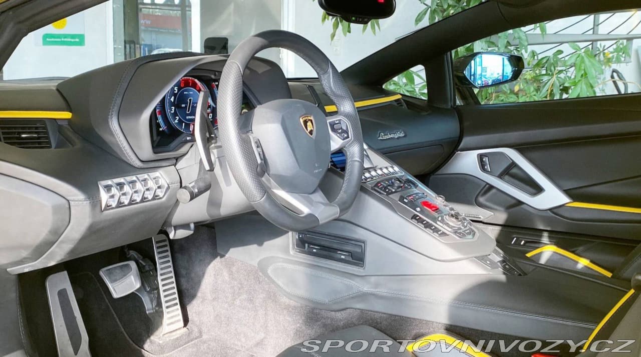 2017 Lamborghini AVENTADOR - 10