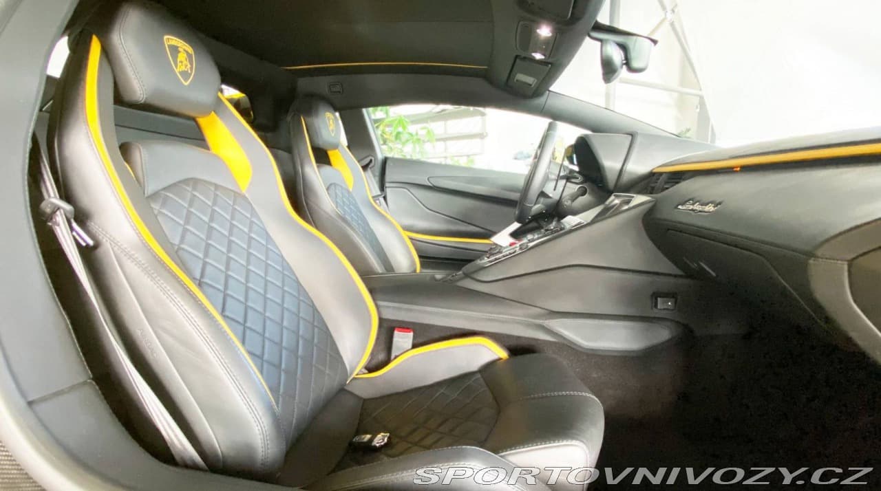 2017 Lamborghini AVENTADOR - 11
