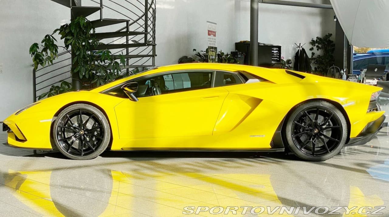 2017 Lamborghini AVENTADOR - 4