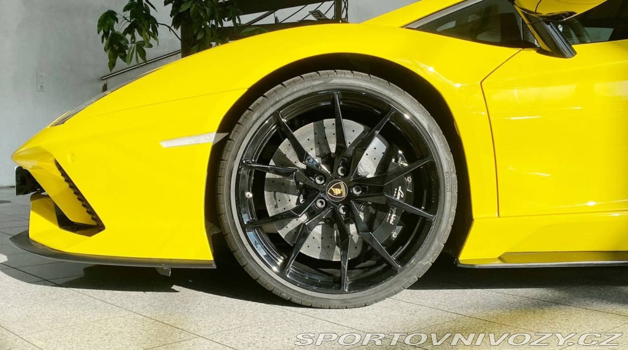 2017 Lamborghini AVENTADOR - 8