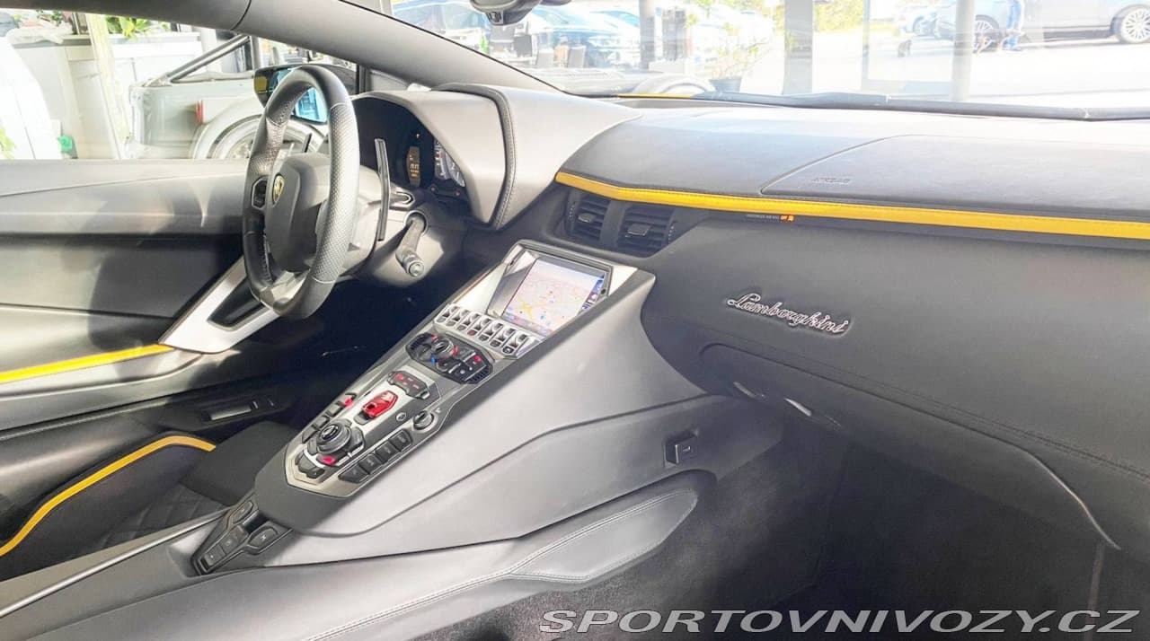 2017 Lamborghini AVENTADOR - 9