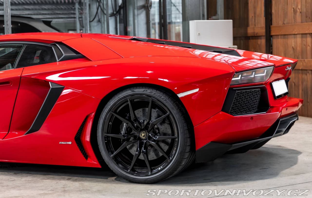 2013 Lamborghini AVENTADOR - 7