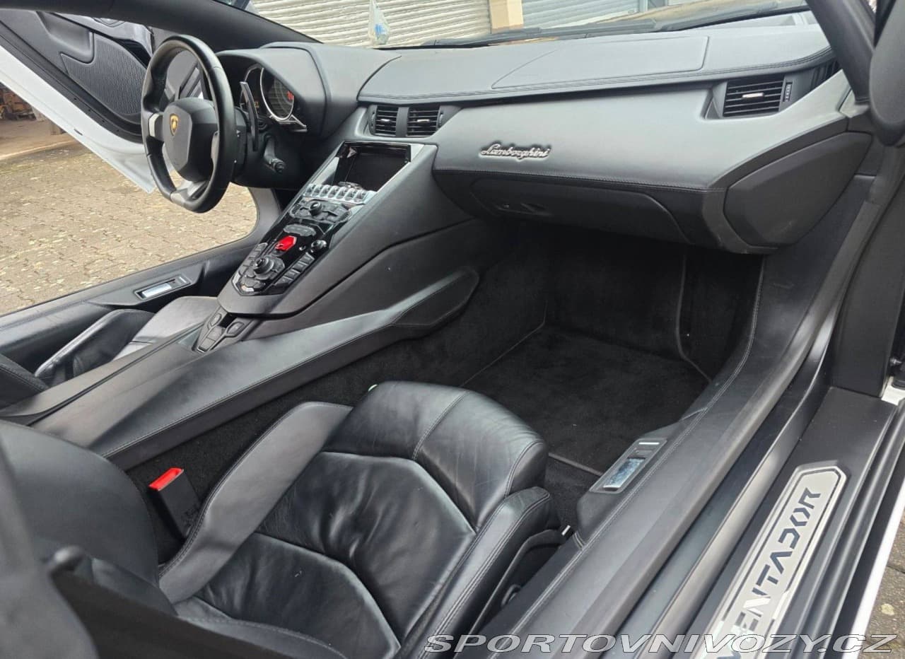 2012 Lamborghini AVENTADOR - 10